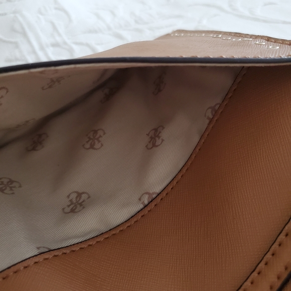 BRAND NEW Authentic Guess Clutch - Picture 5 of 6